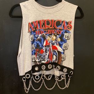 Vintage LF muscle tank with chain trim detail✨